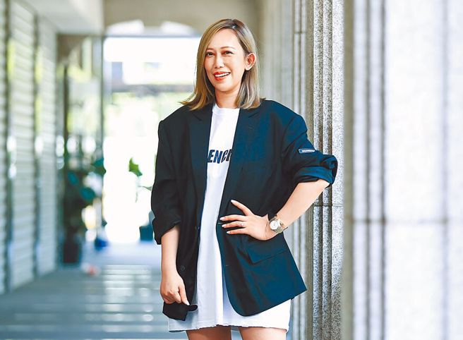 Mavis玛菲司近日带全家去杜拜旅游，首次体验海上跑车。(图/中时资料照)