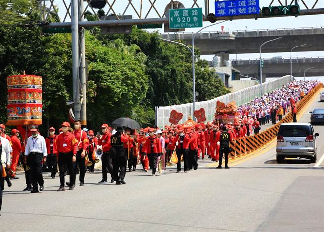 桃园龙德宫5日至12日（农历2月14日至21日）展开8天7夜徒步遶境，前往鹿港天后宫刈火进香。（警方提供）