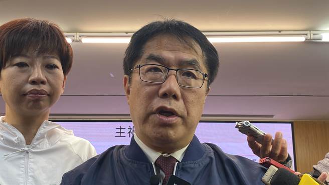 台南水情灯号今天转橙灯，台南市长黄伟哲疾呼，民生用水目前虽然影响不大，但大家都必须节约用水。（曹婷婷摄）