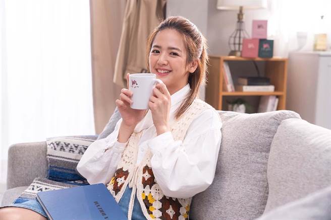 臧芮轩戏里戏外都是咖啡狂。（TVBS提供）