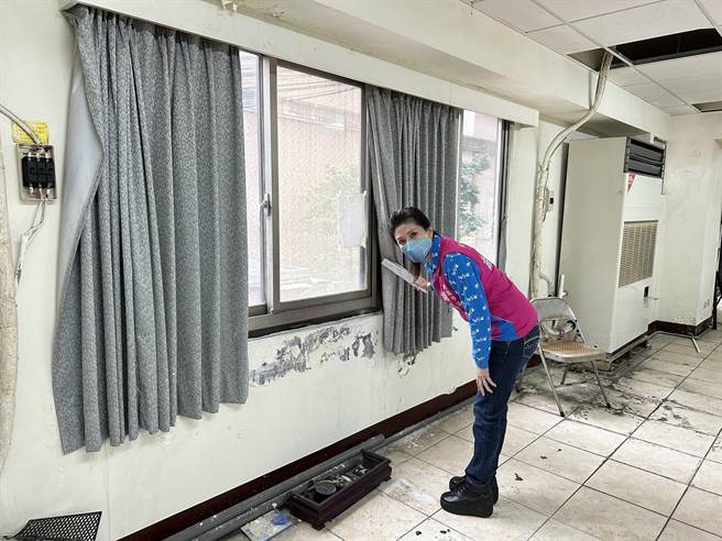 桃园市议员谢美英点出现况国宅活动中心管理维护问题，将协助向市府争取经费维护修缮。(谢美英提供／吕筱蝉桃园传真)