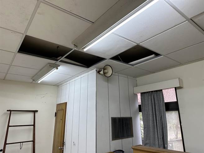 桃园市议员谢美英点出现况国宅活动中心管理维护问题，将协助向市府争取经费维护修缮。(谢美英提供／吕筱蝉桃园传真)