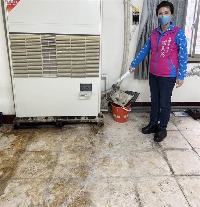 桃园市议员谢美英点出现况国宅活动中心管理维护问题，将协助向市府争取经费维护修缮。(谢美英提供／吕筱蝉桃园传真)