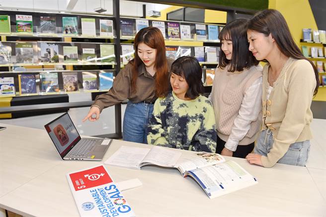 因应台湾2030双语国家的英语及双语教育，静宜英文系除规划完整教学课程，并搭配师培教育中心所提供的教育相关学程，储备优秀教学人才。（静宜大学提供）