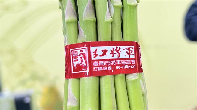 不仅在台北果菜批发市场市占率极高，不少连锁通路商也与农会签约採购。（张毓翎摄）