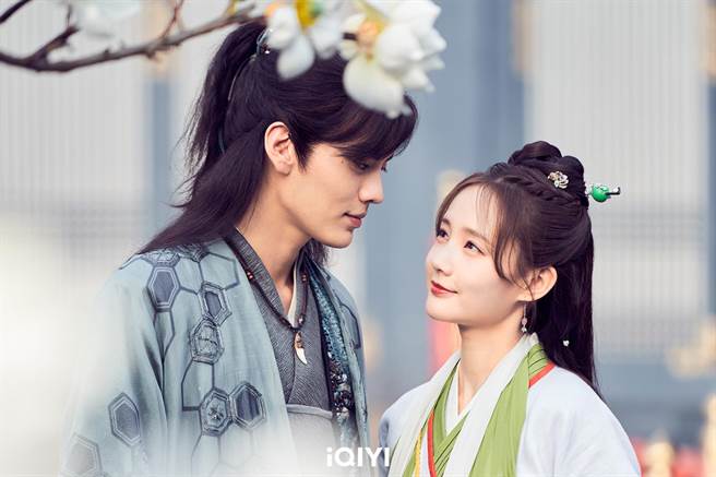 《九霄寒夜暖》毕雯珺、李一桐CP感十足。（爱奇艺国际站提供）