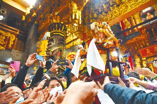 第2屆「我愛白沙屯媽祖」歌唱大賽即日起受理報名，讓信徒用歌聲來對媽祖表達愛與熱情。（李京昇攝）