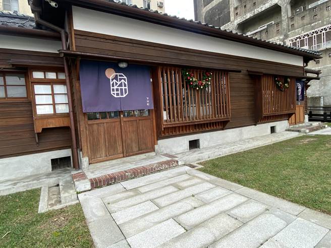 「跟着来去逍姚游─姚植杰艺术个展」即日起至4月30日于新竹市市定古蹟「下竹町」歷史建筑南大路警察宿舍开展。（陈育贤摄）