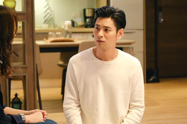 杨子仪一人饰演两角，坦言一度卡关。（华视提供）