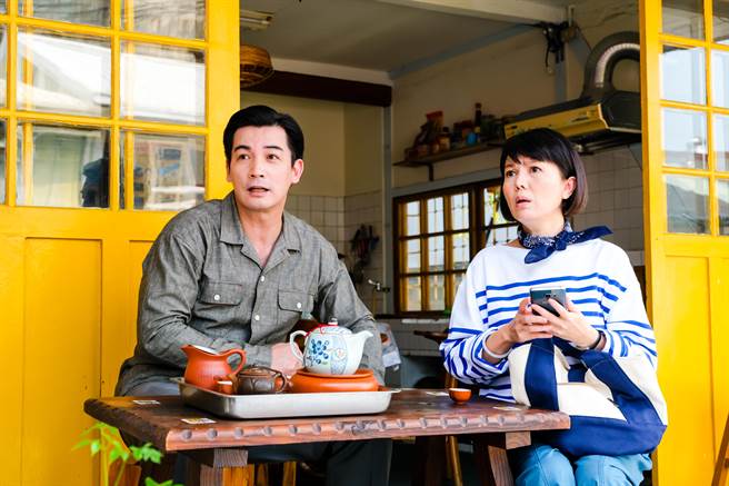 苗可丽、伊正饰演夫妻。（华视提供）