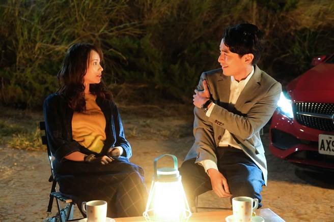 杨铭微剧中对黄姵嘉告白。（华视提供）