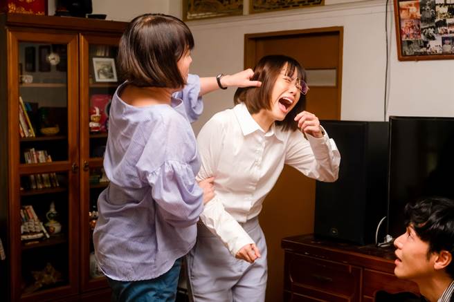 《再见之后》中的方语昕未婚怀孕，妈妈苗可丽抓狂大骂。（华视提供）