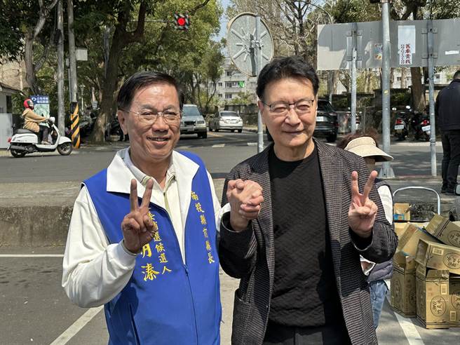 中广董事长赵少康（右），1日到南投力挺立委候选人林明溱。（廖志晃摄）