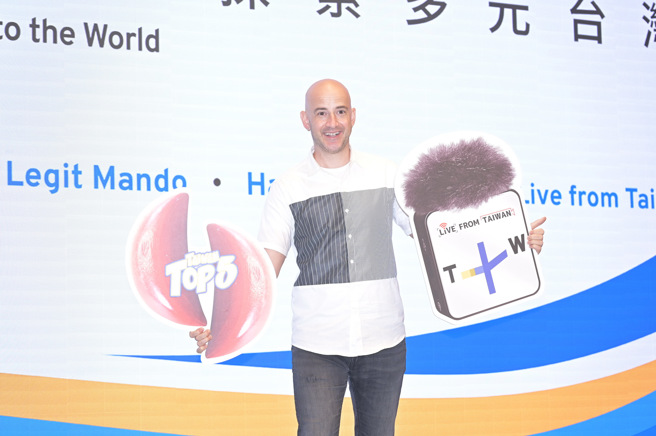 吴凤2018年归化台湾成功，取得国民身分证。(图/达志影像)