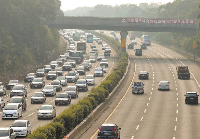 国道服务区女员工异想天开点外送，害对方被开3600元罚单，公司事后承诺负担全额，同时对女员工进行惩处。(图／本报资料照)