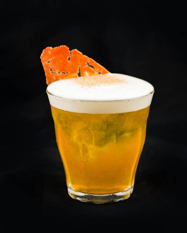 「漫游夜市」以夜市红心芭乐加梅子粉为发想，售价450元加1成。(台北中山九昱希尔顿逸林酒店提供)