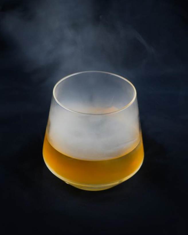 集结山峰、岛屿、云雾等台湾印象的「峰．屿．雾」，售价 450元加1成。(台北中山九昱希尔顿逸林酒店提供)