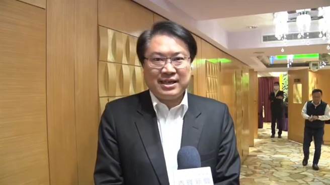 內政部長林右昌1日晚間宴請基隆市地方仕紳及市議員，敘舊、也表達感恩的心情。（張志康攝）