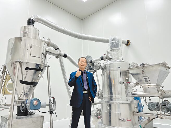 张仁鸿博士介绍负压式生技厂房。图／周荣发