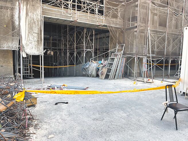 高雄橋頭區新南一街一處工地發生工人糾紛，51歲柯姓男子持刀刺向對方，反遭李男及郭男奪刀攻擊刺死。（警方提供／林雅惠高雄傳真）