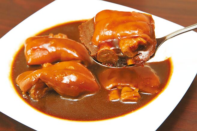 开胃冷盘猪脚以冻的方式呈现，更能吃到皮Q肉嫩及肉冻香醇的酱香。（点水楼提供）