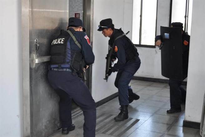 警察勤务多且杂，行政院有望调升警勤加给幅度。（警政署提供）