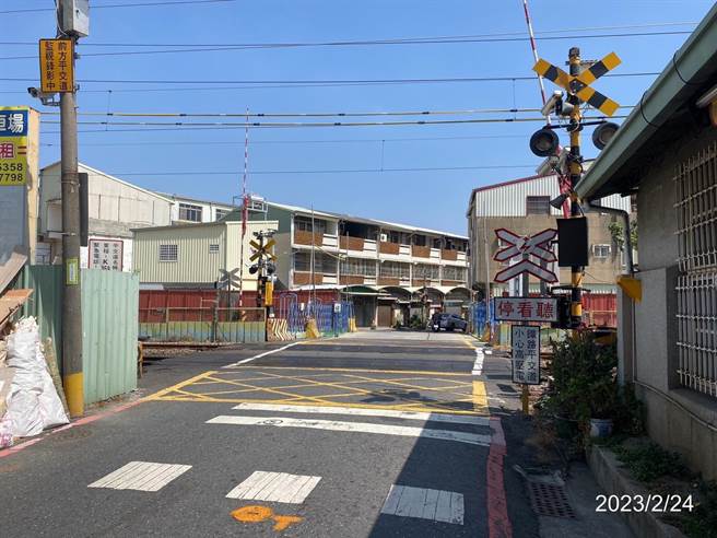 台南市大同路一段141巷平交道7日起将封闭施工2周。(台南市交通局提供／曹婷婷台南传真)