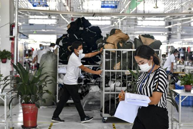 大陆人社部长王晓萍2日表示，大陆城镇新增就业人数年均1300万人。（图／新华社）
