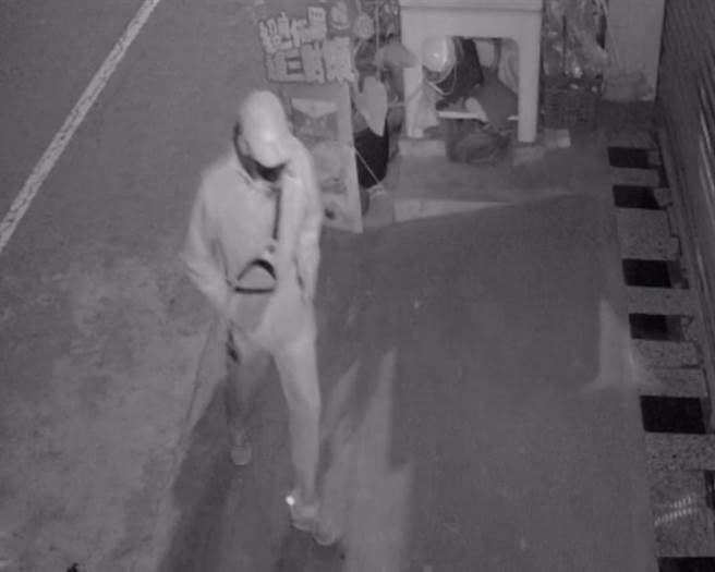 屏东县林边乡上月26日发生一起住宅窃案，但嫌犯在费尽心思潜入后，疑因没看到喜欢的，所以什么也没偷就离开了。（警方提供／谢佳潾屏东传真）