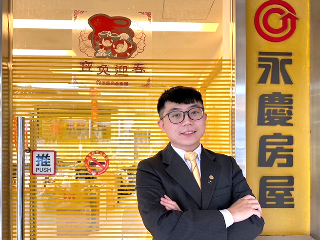 林同骏表示，永庆房屋「一对一师徒制」，让她快速学习房仲专业，做出业绩真的不难！(图/永庆房屋提供)