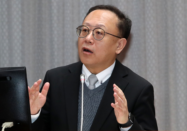 文化部長史哲（見圖）2日赴立法院教育及文化委員會，報告「溫暖堅韌 振興振心—文化部振興計畫」五大方案，並上台答詢。（劉宗龍攝）