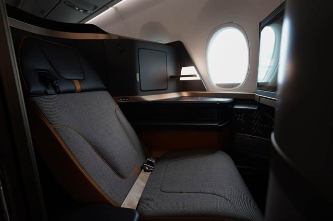 星宇航空全新推出的商务舱，座椅採用NASA太空科技导入Zero G（零重力）模式，可降低血液循环压力，舒缓长途飞行的疲劳。（星宇航空提供／陈佑诚传真）