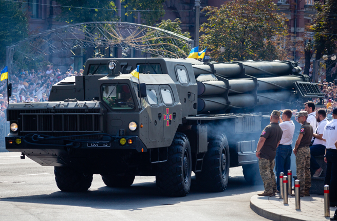 烏克蘭改裝的「赤楊樹」（Vilkha）重型多管火箭彈發射系統。（達志影像/Shutterstock）