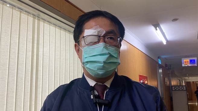 台南市长黄伟哲遭郭再钦于正副议长贿选案中当保证人，他回应「与我无关」。(曹婷婷摄)