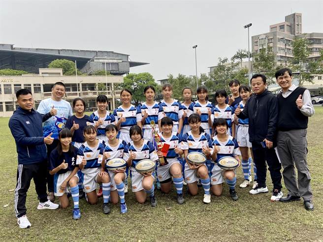宜兰县内唯一女子橄榄球队、东光国中，第77届全国橄榄球锦标赛以4战全胜的佳绩，蝉联国中女子组冠军。（吴佩蓉摄）