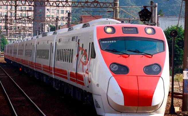 台东清明节返乡专车，3日零时开放网路订票。（台东县政府提供／蔡旻妤台东传真）