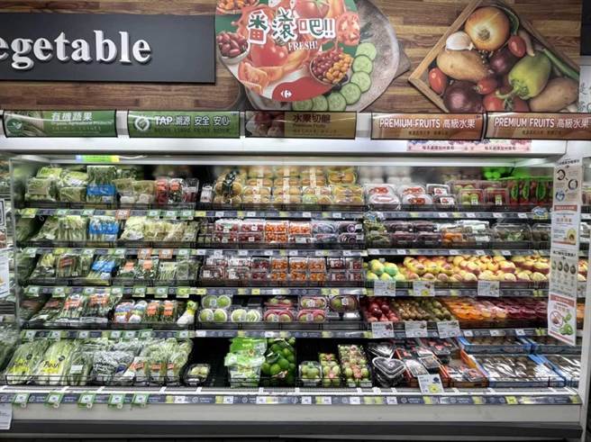 为了推动永续发展城市，新北市经发局推出「店面节能暨改造计画奖励办法」，近期评选出8家业者，预计每年可替业者省15万度用电，减碳76.3公吨。（新北市经发局提供）