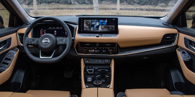 数位精品座舱展玩奢华驾驭体验。（陈大任摄）