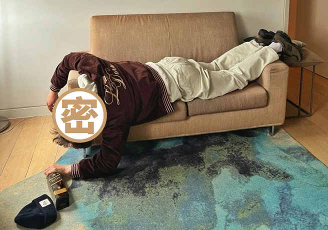 孔刘醉酒后的模样，笑坏粉丝。(图/孔刘 IG)