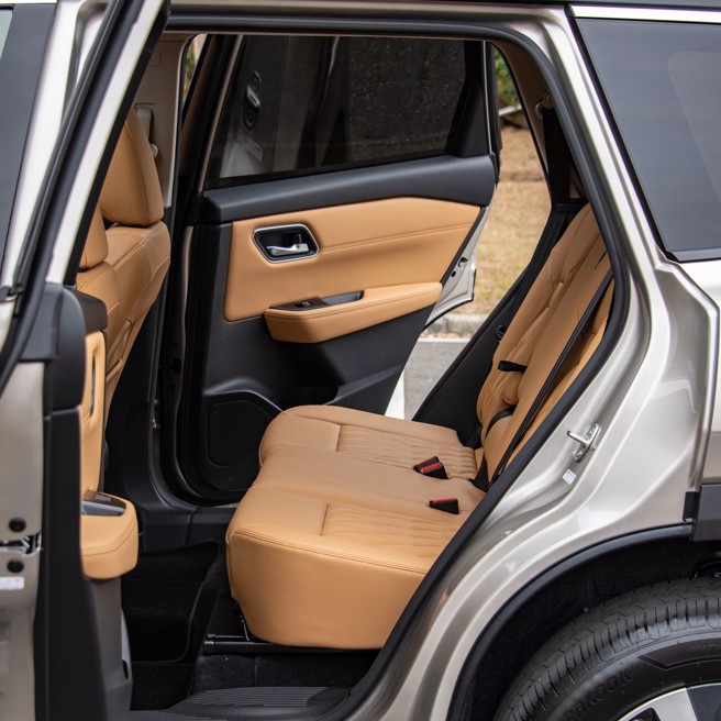 以日本精湛细工打造豪华座舱。（陈大任摄）