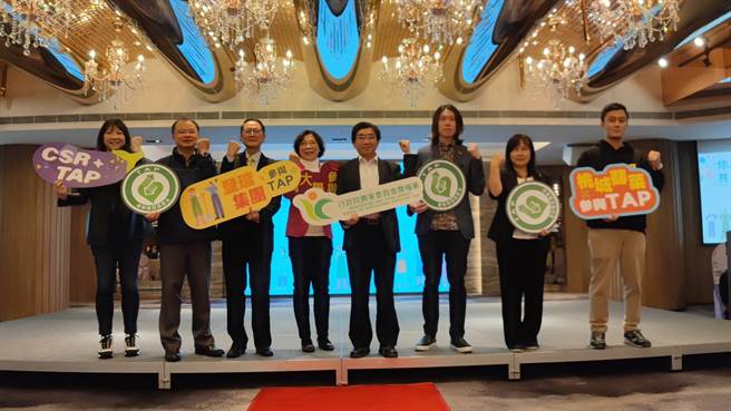 行政院农委会农粮署推动产销履歷农产品制度，农粮署2日示范企业社会责任与农业合作，包含透过团膳、五星级餐厅、高科技产业、结合手机软体等，期盼未来有更多创新合作模式。（赖佑维摄）