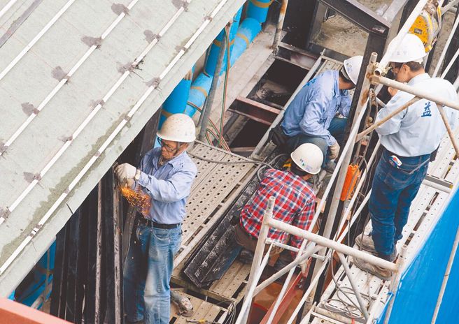 1251万劳工惨爆！新制劳退收益出炉 人均亏损1.8万。（本报资料照片）