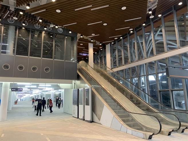 转运站内部可见建筑结构与硬体设备部分几近完工，但仍待验收与改善，最快需要一年的时间。（徐佑升摄）