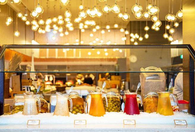 台北凯达饭店百宴自助餐厅抢女神节商机，3月7日起推出特调的舒压养顏饮。（图／台北凯达饭店）