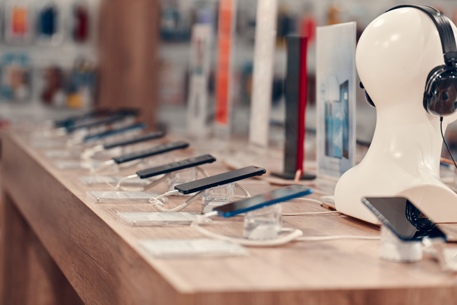 桃园市观音区一名通讯行老板，日前以转帐方式收取款项后，将手机卖给一名男子，没想到男子使用人头帐户进行转帐，导致通讯行老板帐户遭到冻结而无法使用。（示意图／达志影像）