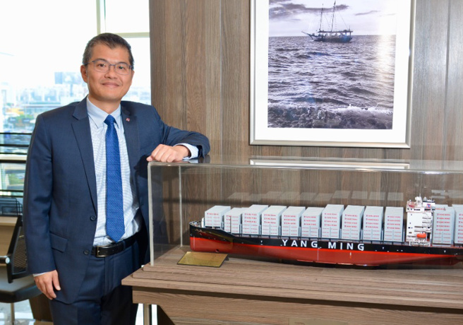 李信贤表示，想攻占市场，除了比运价，还得提供客制化的服务，愈能提供「因地制宜」「因客制宜」的服务，就愈能坐大。（图/ 远见提供）