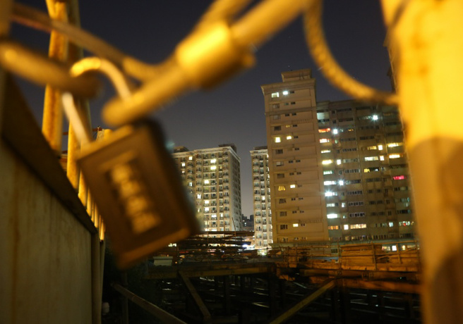 为何从今年元月起，各大开发商公会纷纷喊救命，直言「土融18个月的动工期限」条款，恐掀起中小建商倒闭潮？（图/ 远见提供）