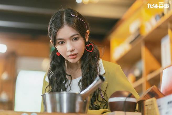郑芯恩在《加油喜事》饰演搞怪女孩。（TVBS提供）