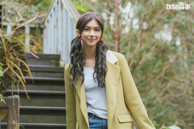 郑芯恩在《加油喜事》饰演搞怪女孩。（TVBS提供）