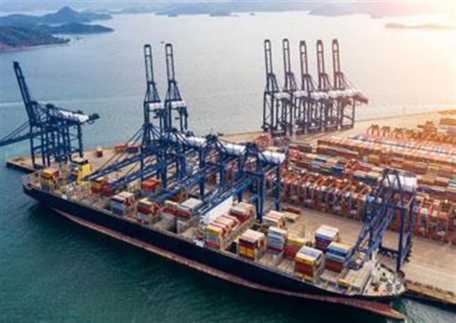 美国打压中美双边货贸额仍创新高，陆商务部表示，这充分表明中美两国经贸关系有很强的互补性和抗压韧性。（观察者网）